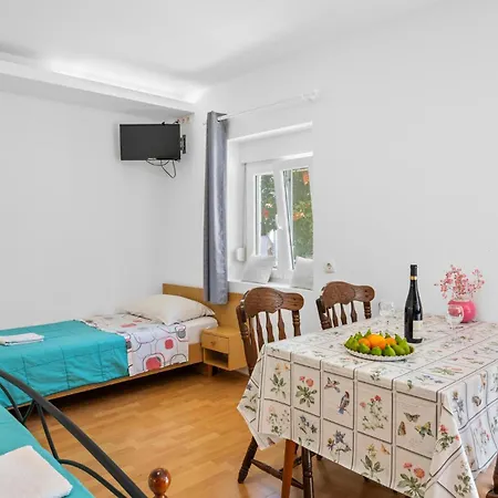 Apartment Cozy In With Kitchen *