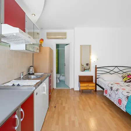 Apartment Cozy In With Kitchen *