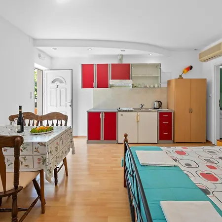 Cozy In With Kitchen Apartment