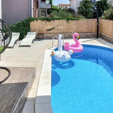 1 Bedroom Amazing Apartment In Sibenik Апартаменты *