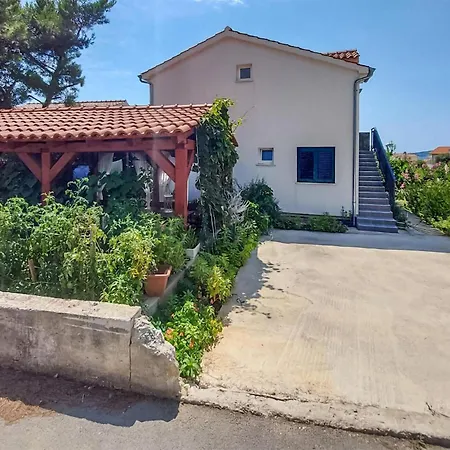 1 Bedroom Amazing Apartment In Sibenik Appartement Šibenik