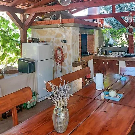 1 Bedroom Amazing Apartment In Sibenik شقة *