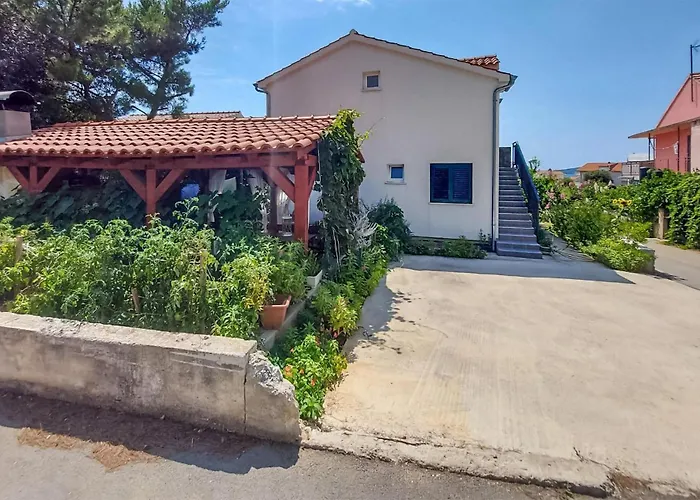 1 Bedroom Amazing Apartment In Sibenik Appartement Šibenik